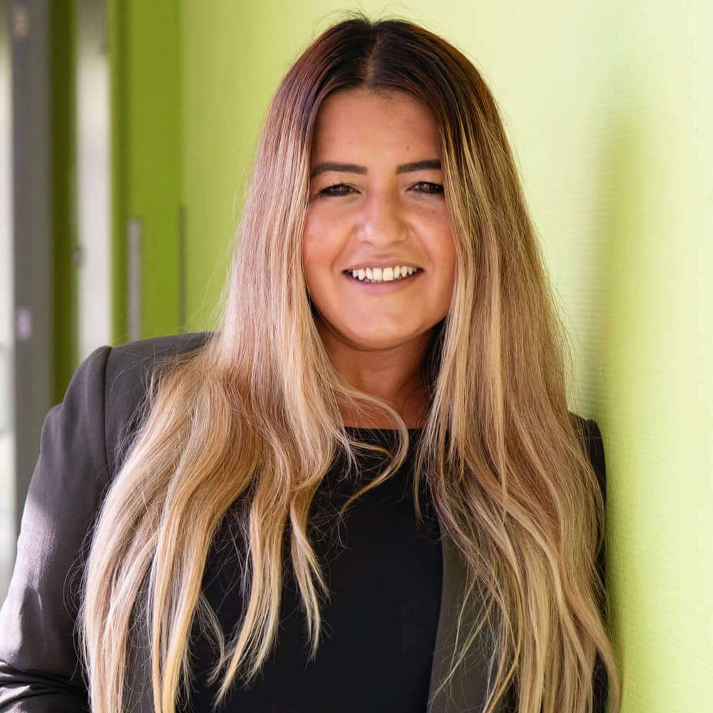 Neslihan-Buyukhan-Docent Dienstverlening en Producten en decaan